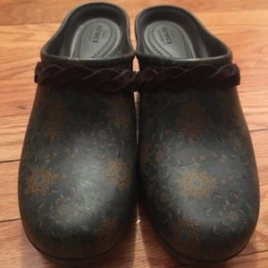 Croc clogs size 8